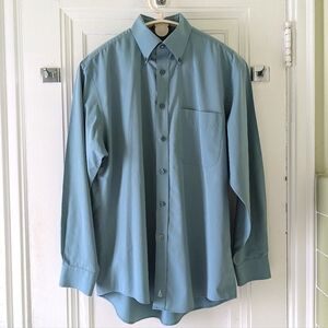 Nordstrom size medium easy-care green button-down shirt